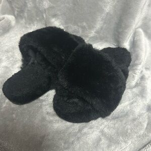 Fluffy Opened toe slippers
